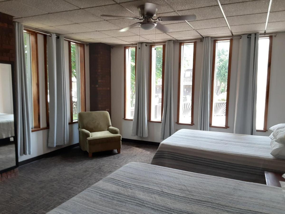 Mountain View Lodge *